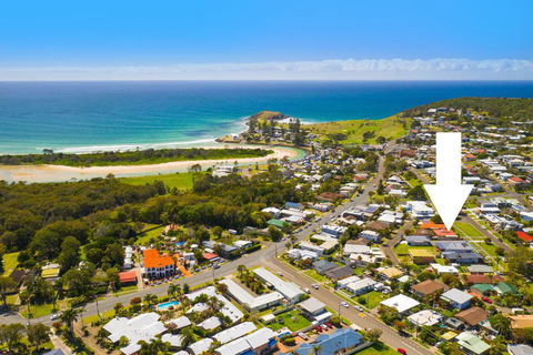 Burkeys, 5 Main Street - Accommodation Port Macquarie 3