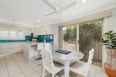 Burkeys, 5 Main Street - Accommodation Port Macquarie 2