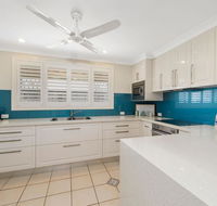 Burkeys 5 Main Street - Accommodation Port Macquarie