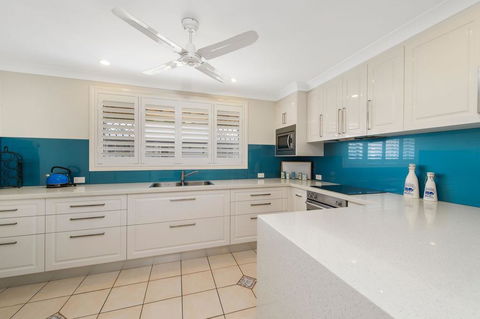 Burkeys, 5 Main Street - Accommodation Port Macquarie 0