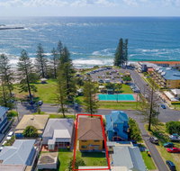 Burleigh House Opposite Main Beach - Views Sea Pool Linen and Free WiFi - Accommodation Port Macquarie