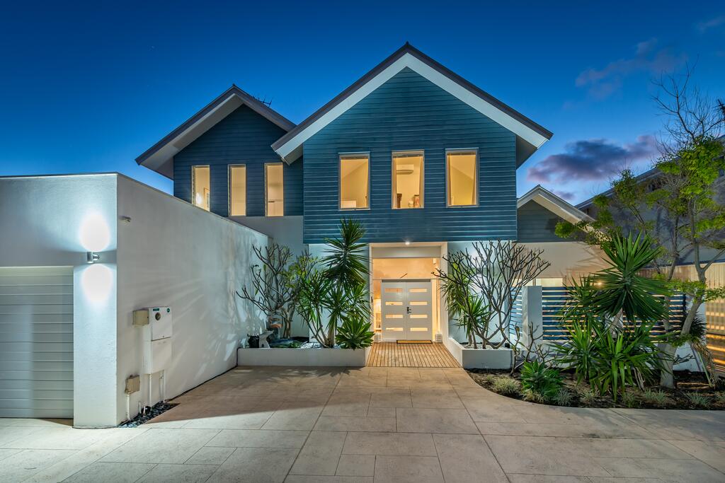 Burns Beach WA Accommodation Port Macquarie