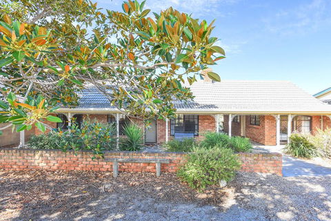 By The Beach - 30 Jetty Road - Accommodation Port Macquarie 0