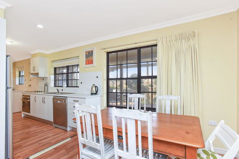 By The Beach - 30 Jetty Road - Accommodation Port Macquarie 2