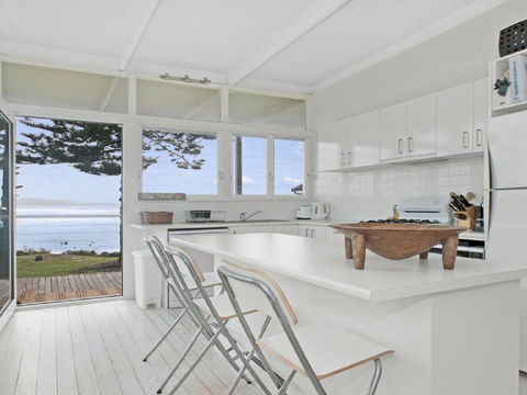 By The Sea - SPECIAL OFFER 3 FOR 2 - Accommodation Port Macquarie 1
