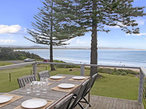 By The Sea - SPECIAL OFFER 3 FOR 2 - Accommodation Port Macquarie 0