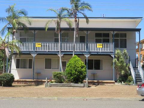 Cabenay 3 - VIEWS ACROSS THE PARK - Accommodation Port Macquarie 0