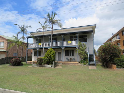 Cabenay 3 - VIEWS ACROSS THE PARK - Accommodation Port Macquarie 1