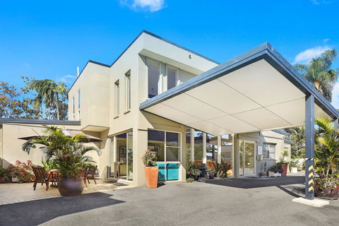 Caboolture Riverlakes Boutique Motel - Accommodation Port Macquarie 0