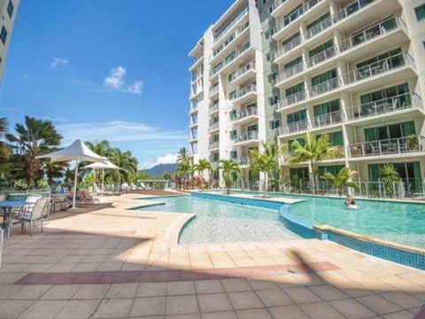 Cairns Esplanade 2 Bed 2 Bath Resort Hotel - Accommodation Port Macquarie 0