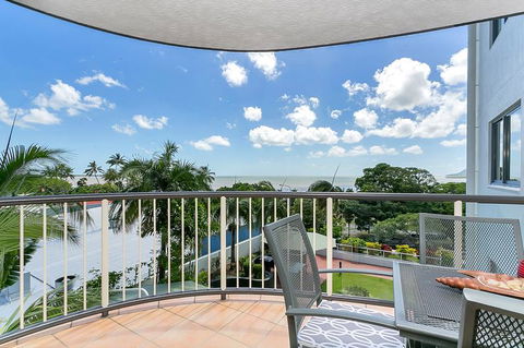 Cairns Esplanade Apartment - Accommodation Port Macquarie 3