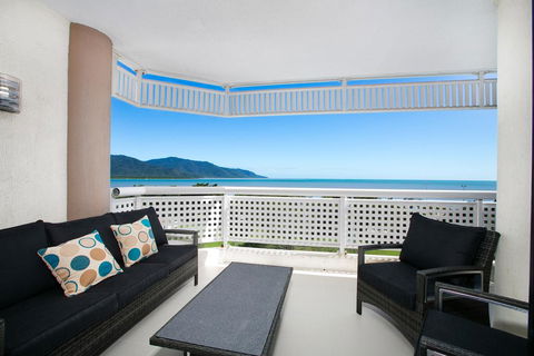 Cairns Luxury Waterfront Apartment - Accommodation Port Macquarie 3