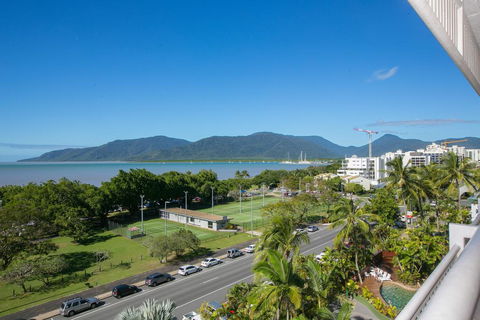 Cairns Luxury Waterfront Apartment - Accommodation Port Macquarie 1