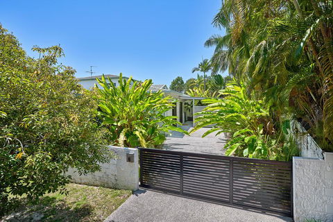 Cairns Northern Beaches Holiday Retreat - Accommodation Port Macquarie 1