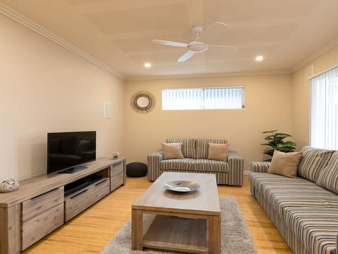 Callala Breeze - Access To Indoor Community Pool - Accommodation Port Macquarie 2