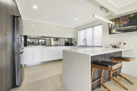 CANAL HOME NEAR MOOLOOLABA - Accommodation Port Macquarie 3