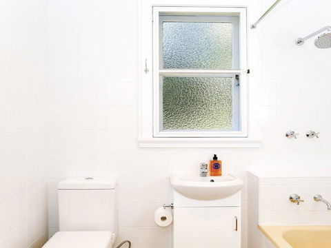 Canary Cottage - Fresh, Clean, Simple & Comfortable - Accommodation Port Macquarie 3