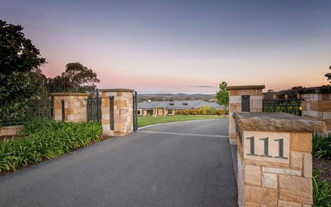 Canberra Luxury Estate - Accommodation Port Macquarie 1
