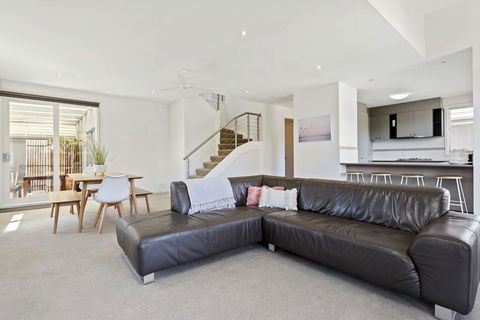 CAPEL'S REST - CAPEL SOUND - Accommodation Port Macquarie 3