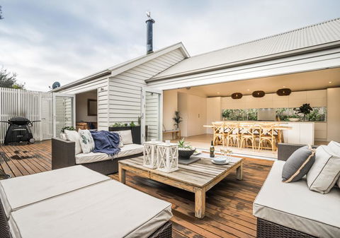 Capri House - Accommodation Port Macquarie 0