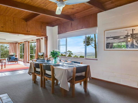 Captain's Lookout - Elevated Ocean Views, Rural Stay - Accommodation Port Macquarie 1