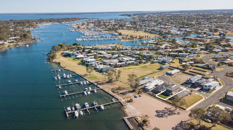 Captains Hideaway - Jetty Berth And Pet Friendly - Accommodation Port Macquarie 0
