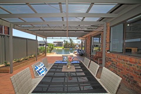 Carefree On Cormorant - Accommodation Port Macquarie 0