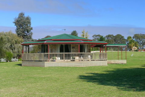 Carolynnes Cottages - Accommodation Port Macquarie 0