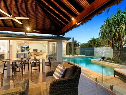 Carrothool 29 - 6 BDRM Canal Home With Pool - Accommodation Port Macquarie 2