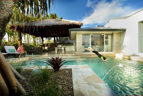 Carrothool 29 - 6 BDRM Canal Home With Pool - Accommodation Port Macquarie 1