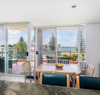 Castillo Del Mar 10 - Lake View Roof Terrace with Spa - Accommodation Port Macquarie
