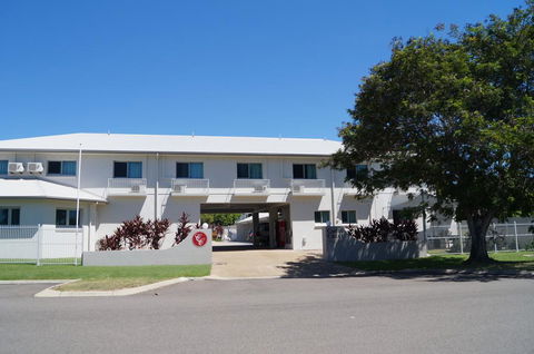 Castle Crest Motel - Accommodation Port Macquarie 0