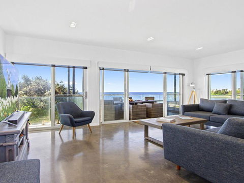 Catalina - Brand New House - Accommodation Port Macquarie 2