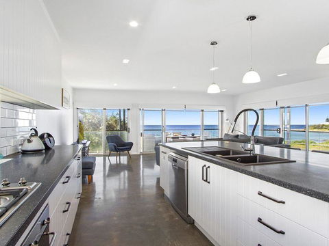 Catalina - Brand New House - Accommodation Port Macquarie 3