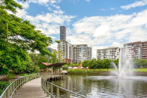 Central Brisbane 2 Bedrooms+1 Car Park+pool+gym - Accommodation Port Macquarie 2