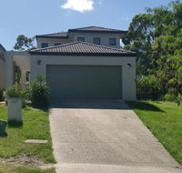 Central Gold Coast Large Modern Elevated House - Accommodation Port Macquarie
