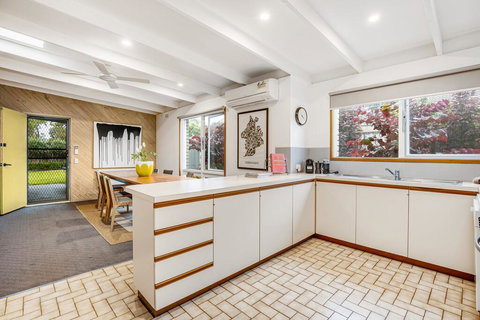 Charlie's Place: Tyrone Beach At End Of Street - Accommodation Port Macquarie 3