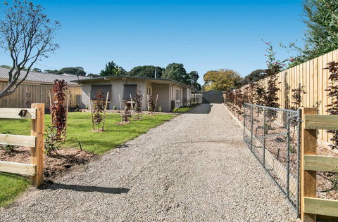 Charlie's Place: Tyrone Beach At End Of Street - Accommodation Port Macquarie 0