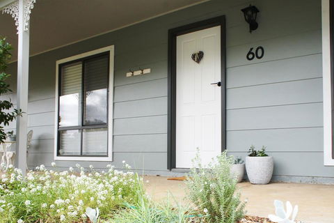 Charlottes Honor - River & Golf Cottage - Accommodation Port Macquarie 0