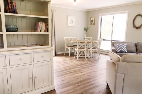 Charlottes Honor - River & Golf Cottage - Accommodation Port Macquarie 3