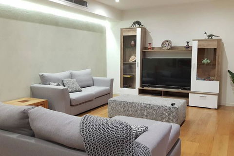 CHELSEA Family Home Close To Beach & Shops - Accommodation Port Macquarie 0