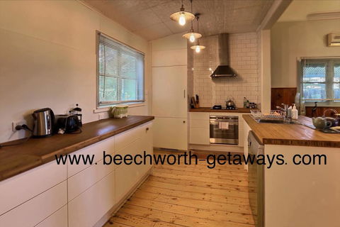 Cherry Blossom Cottage - Beechworth-Getaways - Accommodation Port Macquarie 1