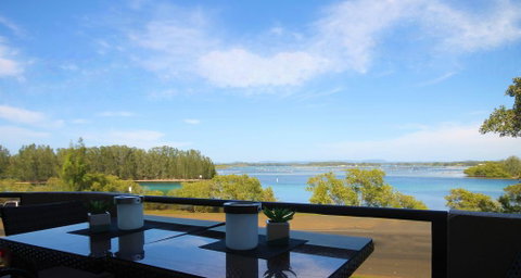 CHILL-OUT LAKESIDE @ FORSTER - Accommodation Port Macquarie 0