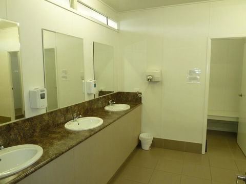 Chinchilla Tourist Park - Accommodation Port Macquarie 2