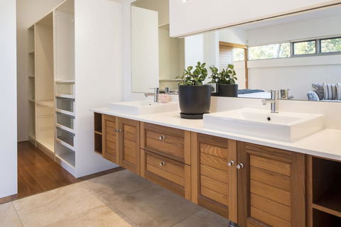 Cinque - Luxury Family Home With Pool Close To Beach And Town - Accommodation Port Macquarie 2