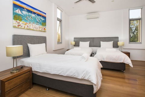Cinque - Luxury Family Home With Pool Close To Beach And Town - Accommodation Port Macquarie 3