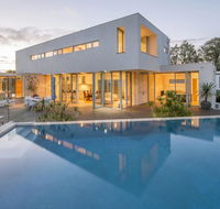 Cinque - Luxury Family Home with Pool Close to Beach and Town - Accommodation Port Macquarie