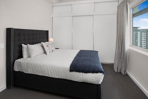 City-Centre Apartment With River Views And Balcony - Accommodation Port Macquarie 1