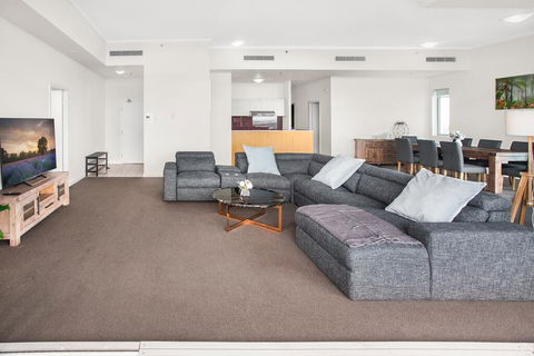 City-Centre Apartment With River Views And Balcony - Accommodation Port Macquarie 0