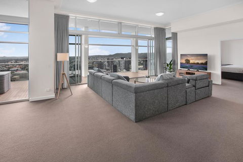 City-Centre Apartment With River Views And Balcony - Accommodation Port Macquarie 2